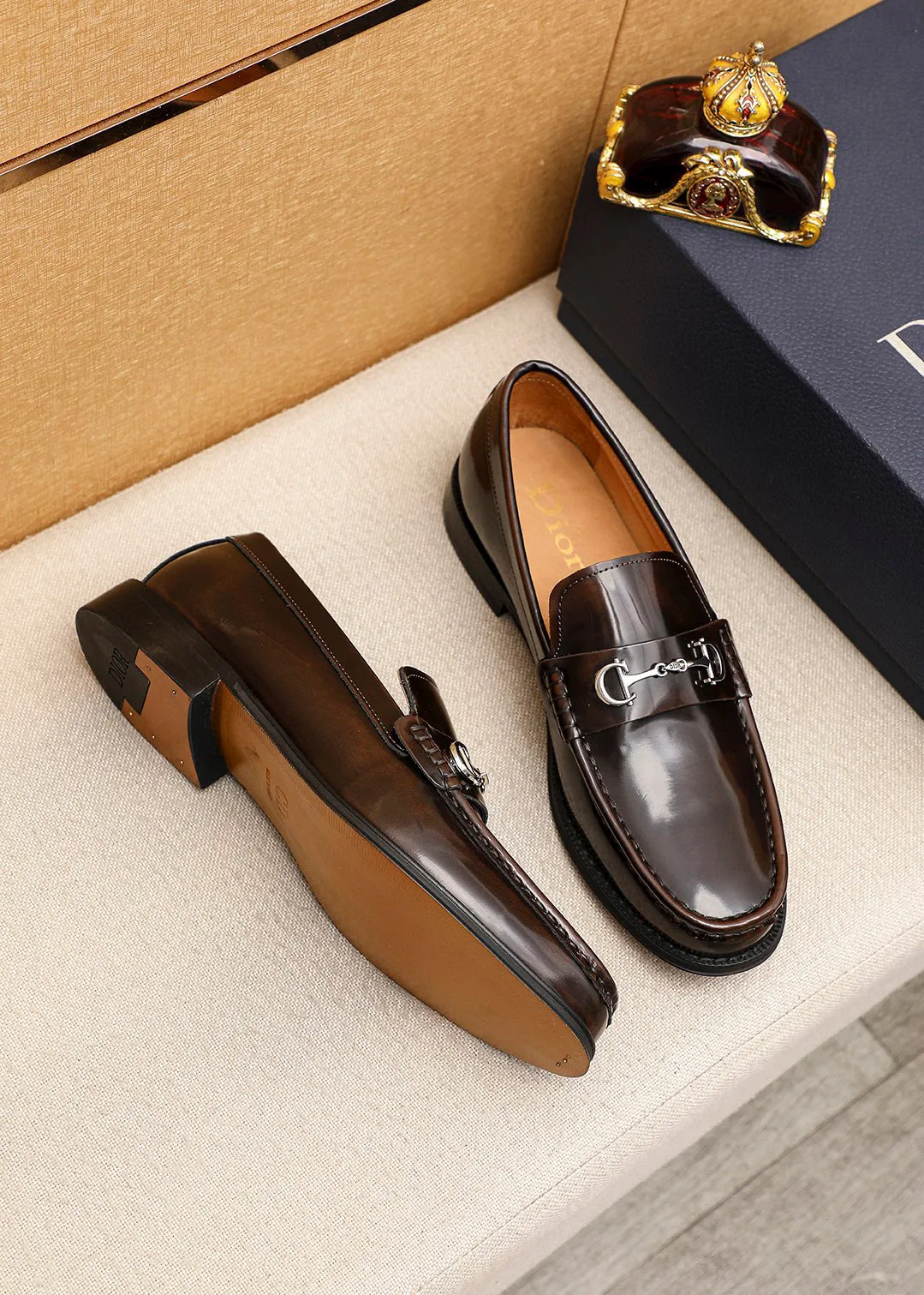 Men's shoes 💰480 💐 Product trademark: Dior "Dior" casual leather shoes Regular size: 39-44 (45🉑️customized) Product materials: Selected Italian imported first-layer open-edge beaded cowhide leather upper + luxury hardware buckle, imported water-dyed 🐂 cowhide lining. Strong three-dimensional visual effect, original outsole color: 1⃣️color optional